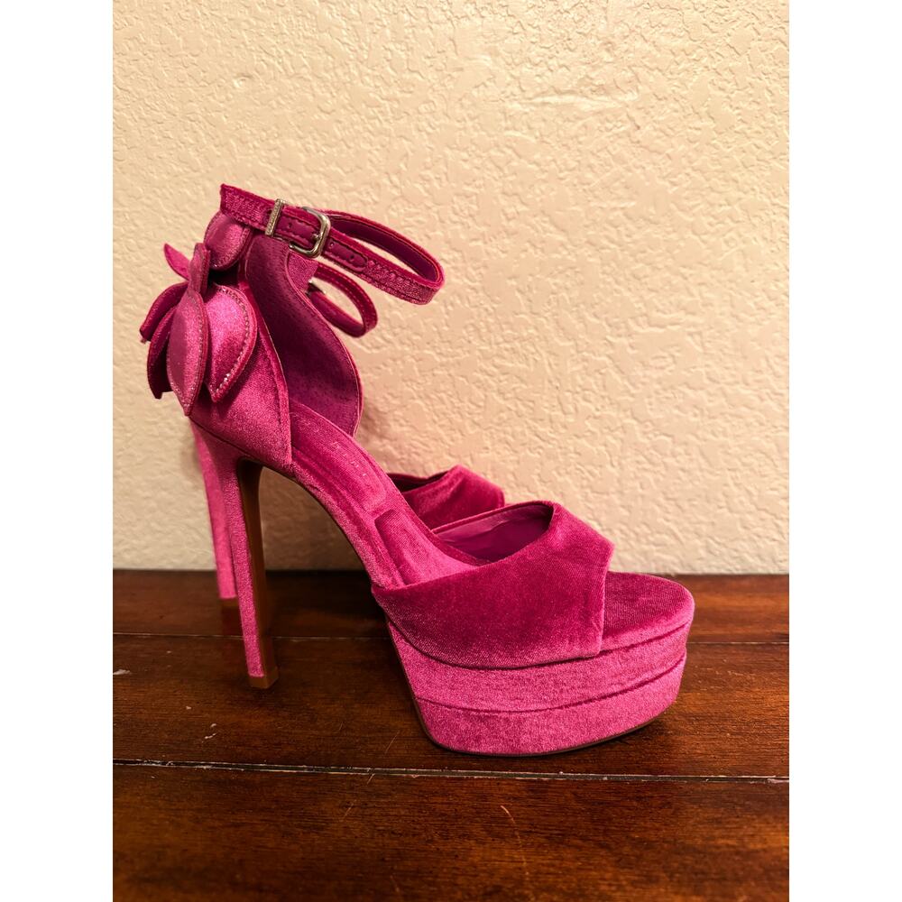 Gianni Bini Dark Magenta Velvet Floral Heels Size 7 NWT - Picture 3 of 6